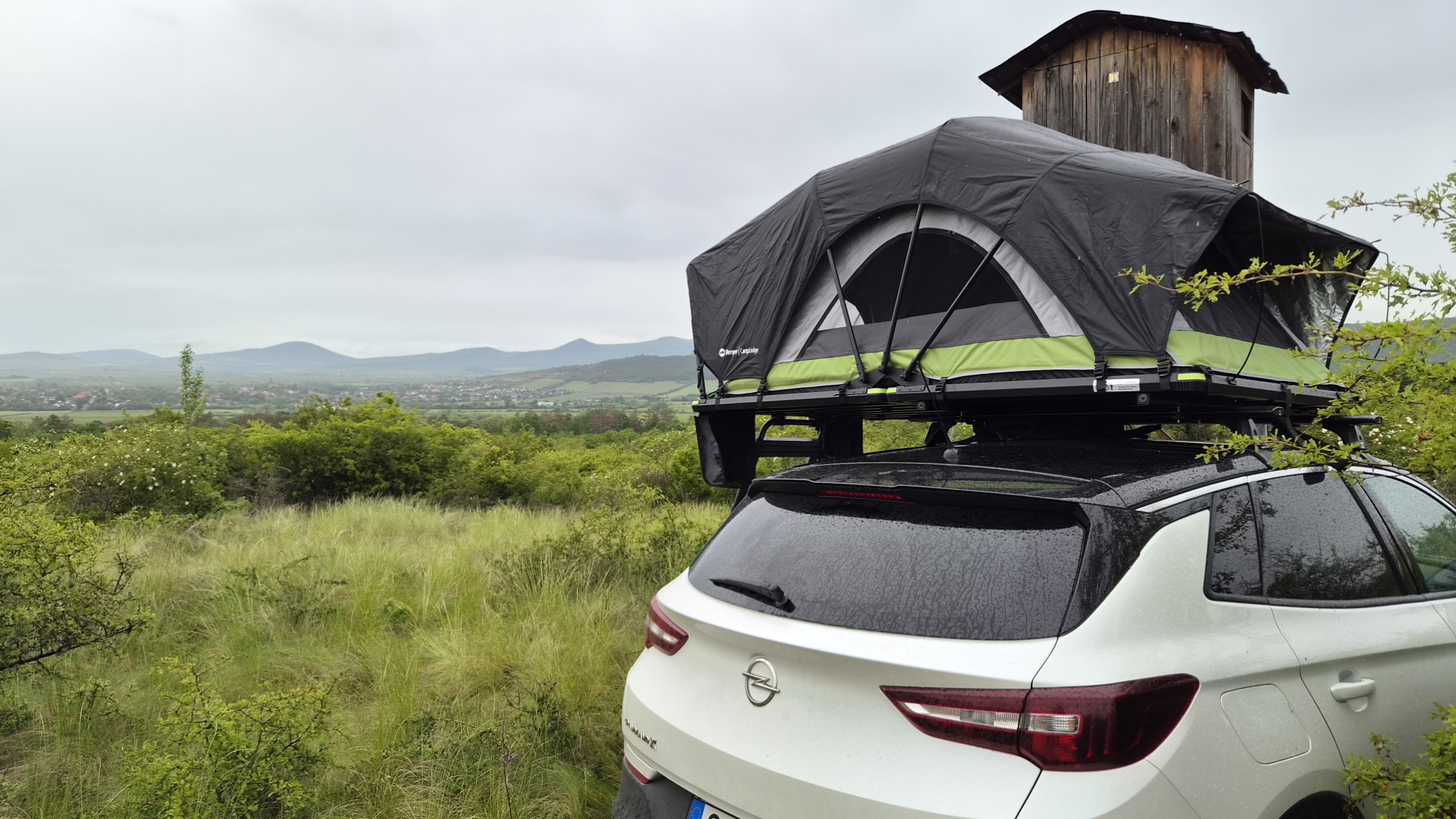 opel grandland roof tent camping near danube, wild camping campfire in hungary, berger camplodge 120 setup in the forest tetősátor kemping autós vadkemping car camping