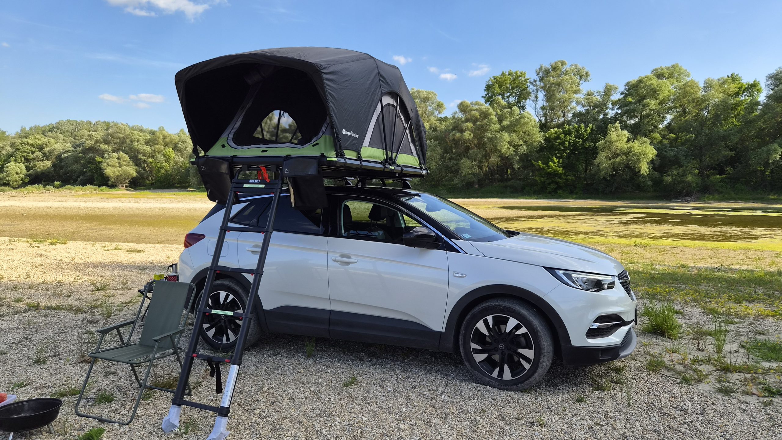 opel grandland roof tent camping near danube, wild camping campfire in hungary, berger camplodge 120 setup in the forest tetősátor kemping autós vadkemping